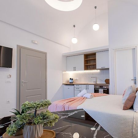 Santorini Villatzio Suites Месария Екстериор снимка