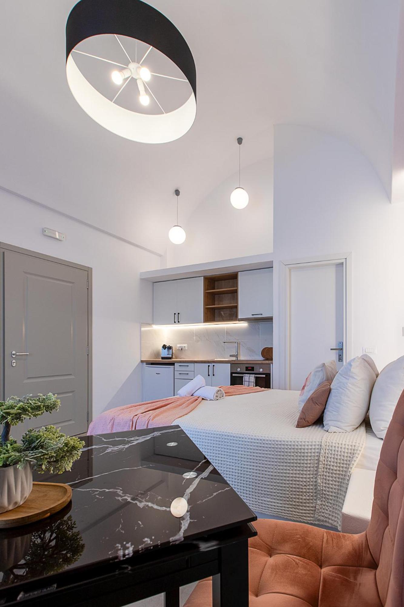 Santorini Villatzio Suites Месария Екстериор снимка