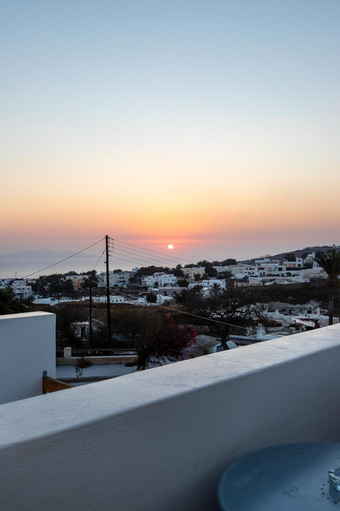 Santorini Villatzio Suites Месария Екстериор снимка