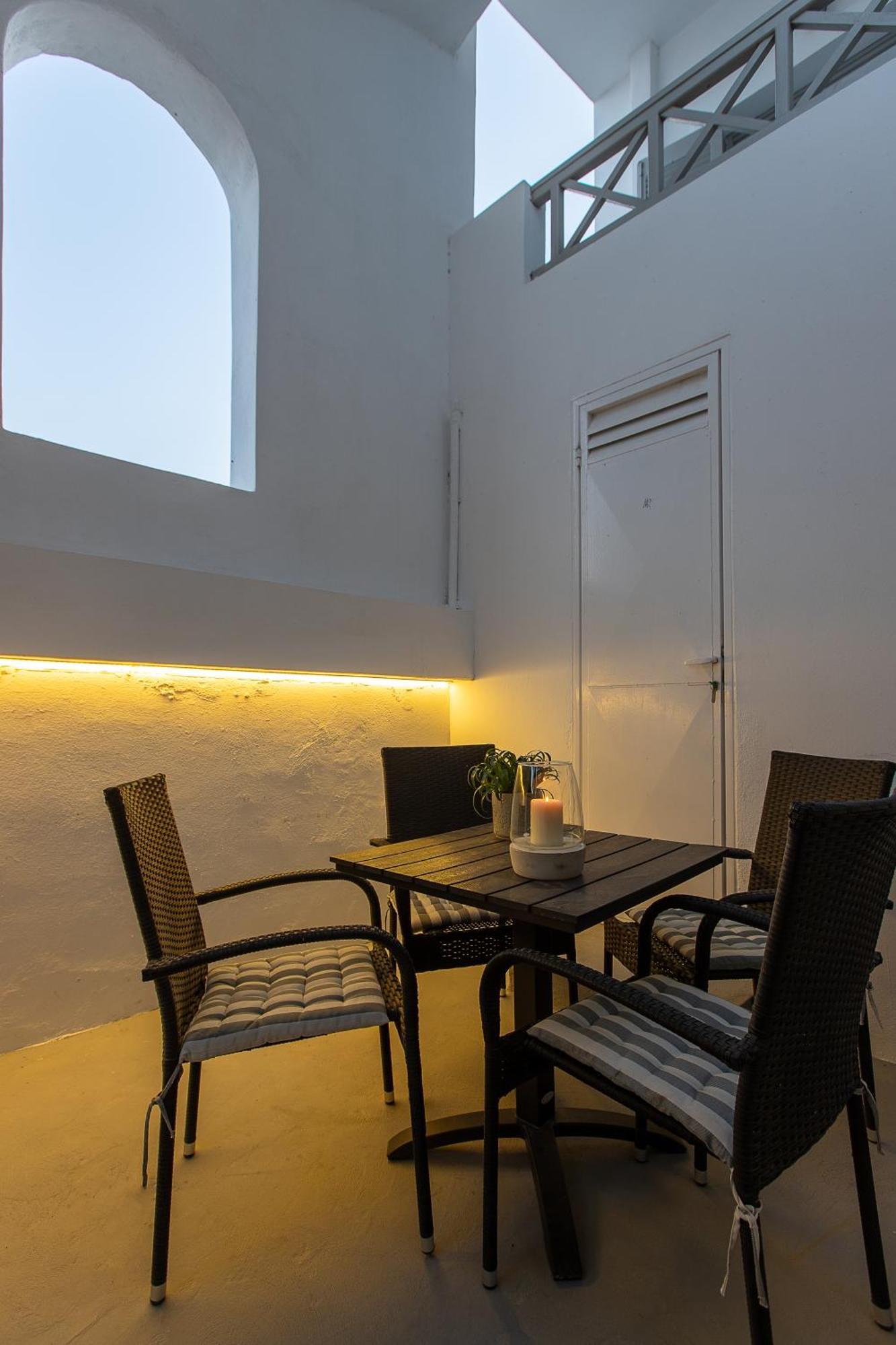 Santorini Villatzio Suites Месария Екстериор снимка