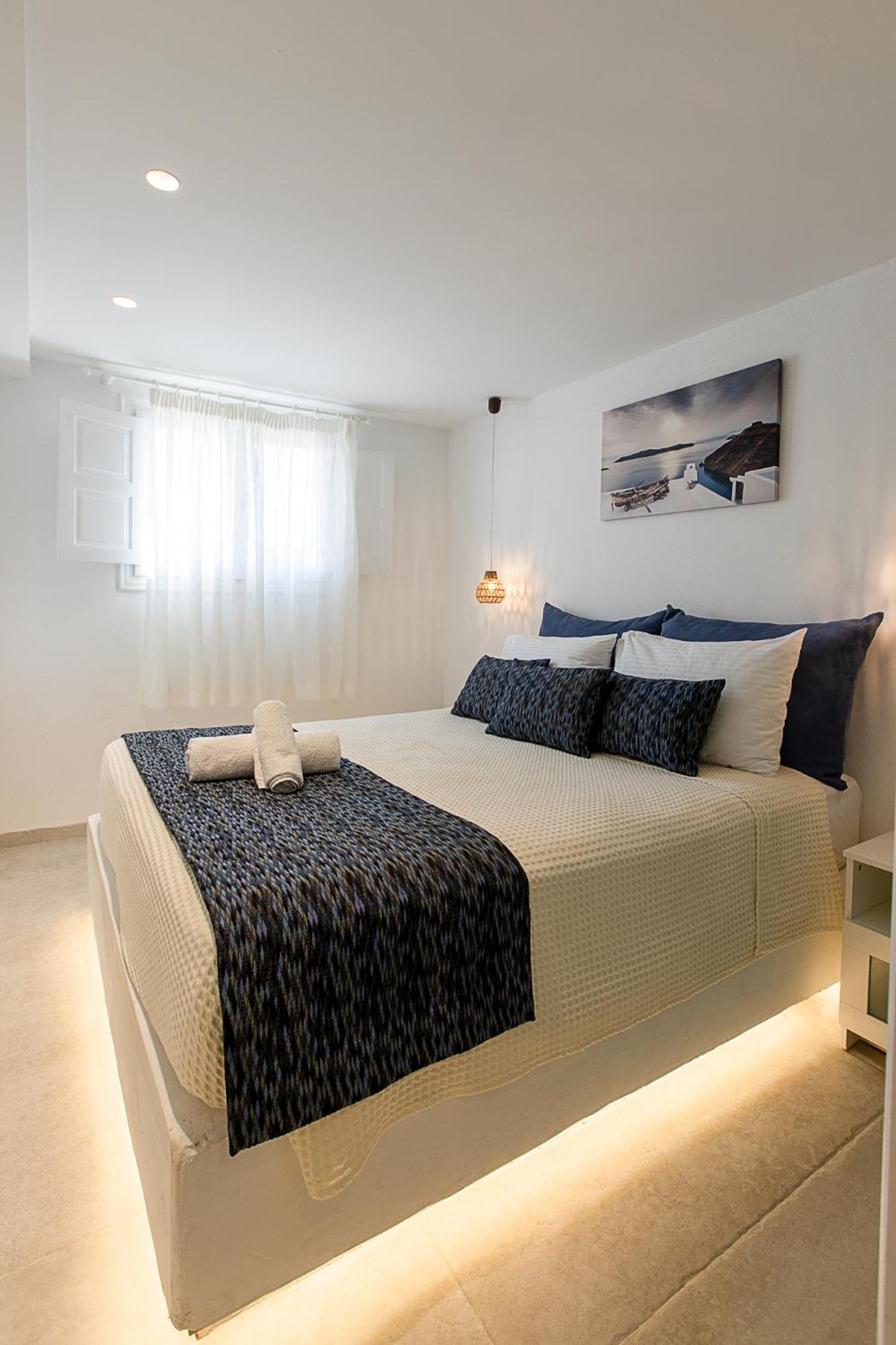 Santorini Villatzio Suites Месария Екстериор снимка