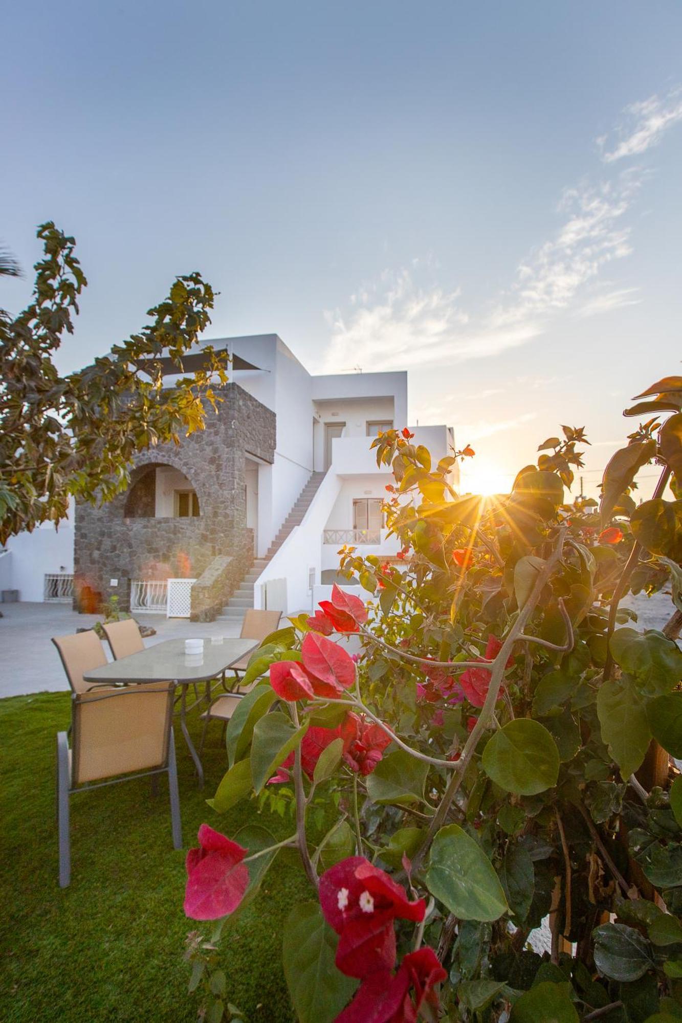 Santorini Villatzio Suites Месария Екстериор снимка